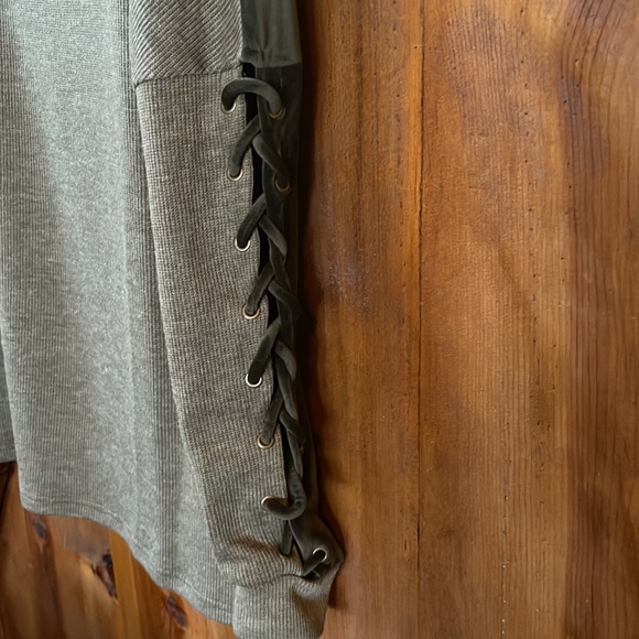 Andrée by Unit sweater - Size Small - Picture 3 of 4